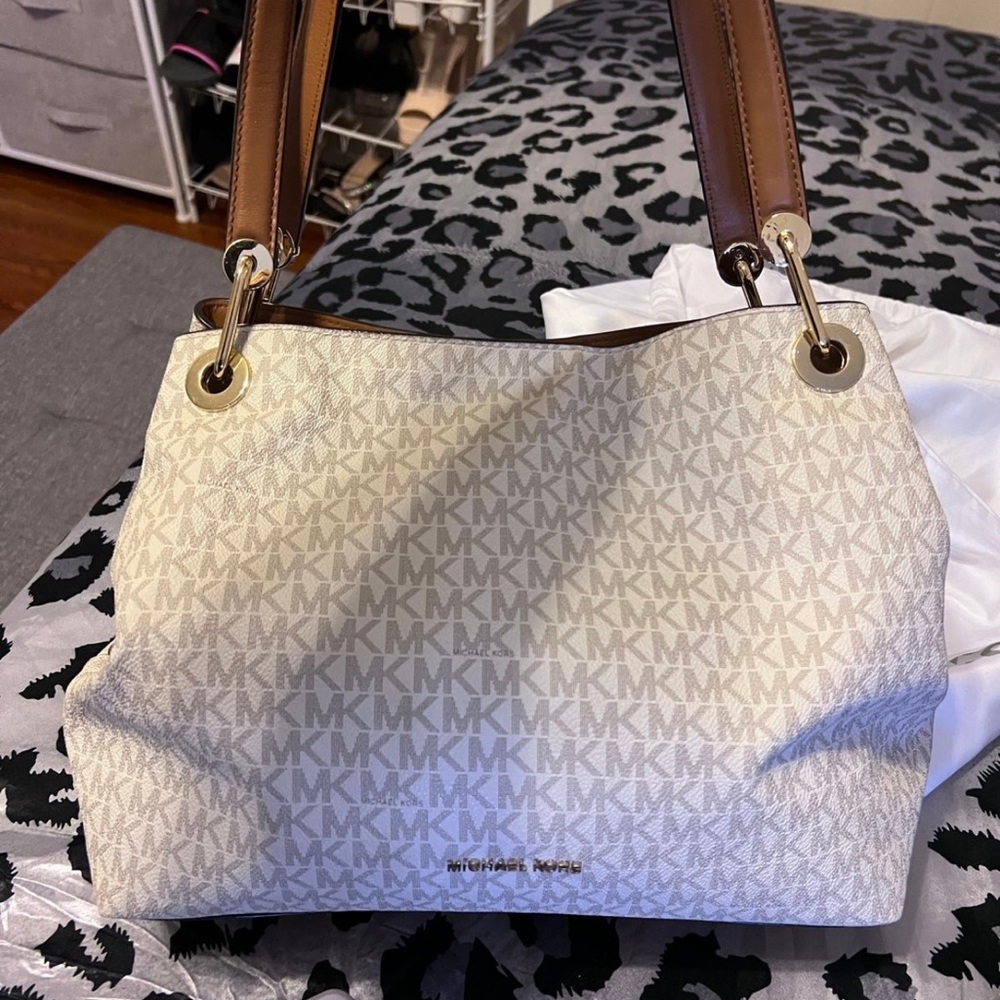 Michael Kors, vanilla triple compartment purse